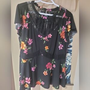 Torrid sz 1 floral blouse